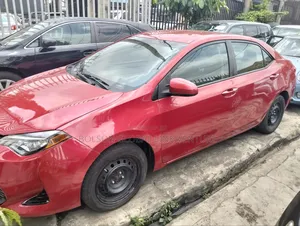 Toyota Corolla LE (1.8L 4cyl 2A) 2018 Red