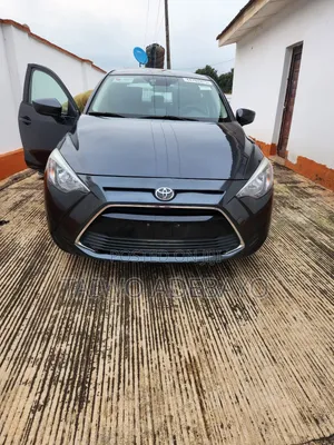 Toyota Yaris 2017 Gray