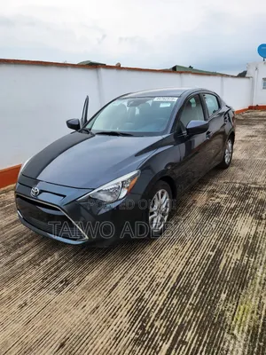 Toyota Yaris 2017 Gray