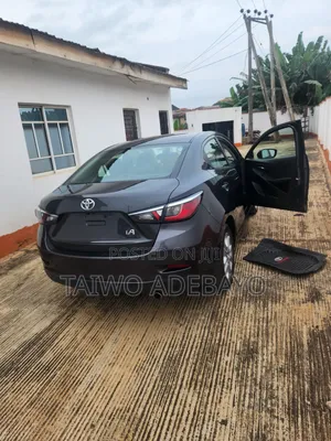 Toyota Yaris 2017 Gray