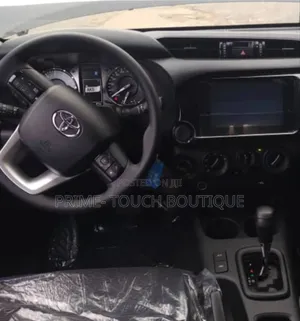 New Toyota Hilux 2025 Black