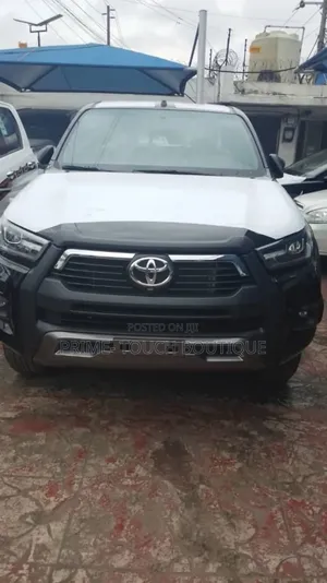 New Toyota Hilux 2025 Black