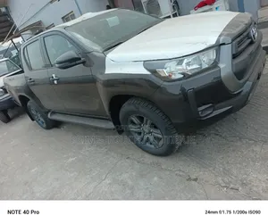 New Toyota Hilux 2025 Black