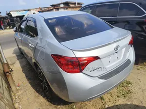 Toyota Corolla SE 4dr Sedan (1.8L 4cyl CVT) 2017 Silver