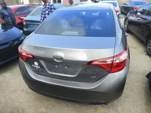 Toyota Corolla LE (1.8L 4cyl 2A) 2018 Brown