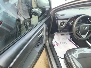 Toyota Corolla LE (1.8L 4cyl 2A) 2018 Brown