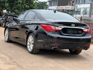 Hyundai Sonata Limited Sedan FWD (2.4L 4cyl 5A) 2010 Black
