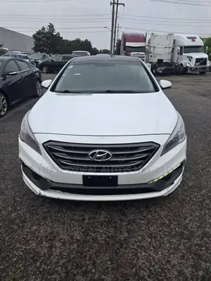 Hyundai Sonata Sport 2.0T Sedan FWD (2.0L 4cyl 6A) 2016 White