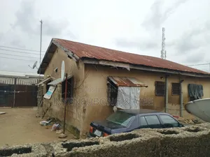 2bdrm Bungalow in Phase 4 / Jikwoyi for sale