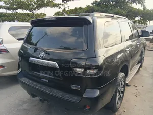 Toyota Sequoia Platinum 4dr SUV (5.7L 8cyl 6A) 2015 Black
