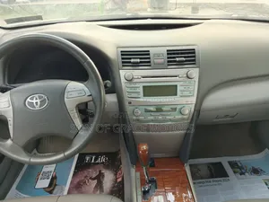 Toyota Camry XLE 4dr Sedan (2.5L 4cyl 6AM) 2010 Gray