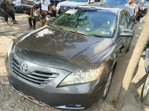 Toyota Camry XLE 4dr Sedan (2.5L 4cyl 6AM) 2010 Gray