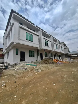 4bdrm Duplex in Anthony Village for sale