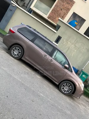 Toyota Sienna 2019 Brown