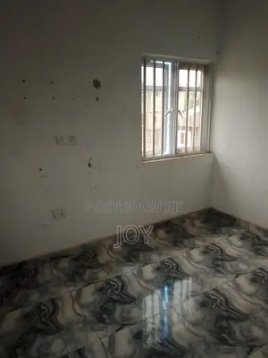 One Room and Parlour Self Contained (Upstairs)