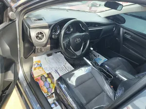 Toyota Corolla SE 4dr Sedan (1.8L 4cyl CVT) 2017 Gray