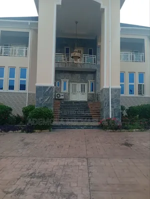 6bdrm Duplex in Apo Legislative Side for rent