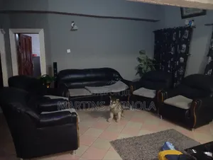 Complete Settee