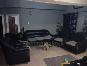 Complete Settee