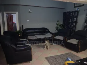 Complete Settee
