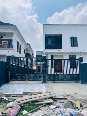 5bdrm Duplex in Thomas Estate for sale