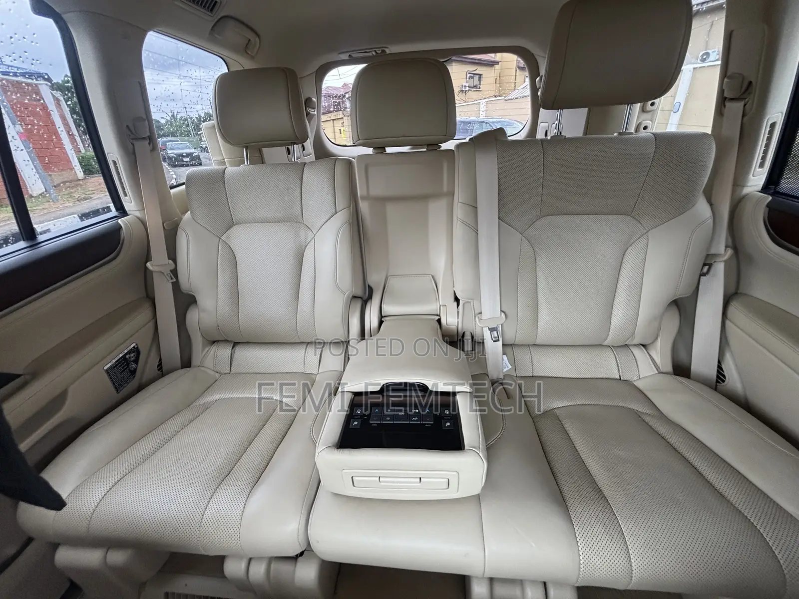 Lexus LX 2016 Gold