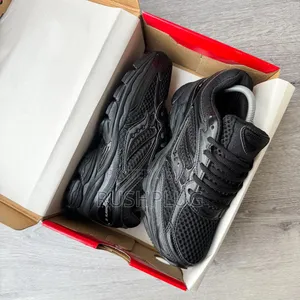 Saucony Progrid Omni 9 “Triple Black”