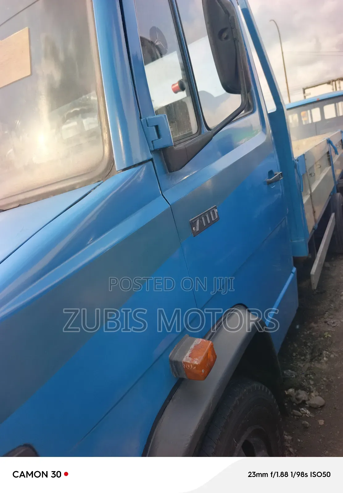 Mercedes 711d 
Diesel Engine Truck
6 Tire
