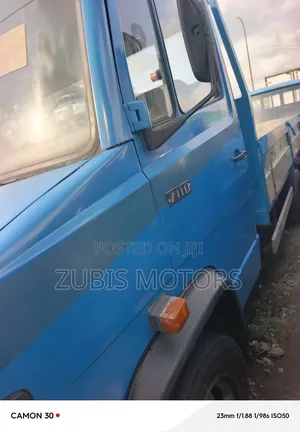 Mercedes 711d 
Diesel Engine Truck
6 Tire