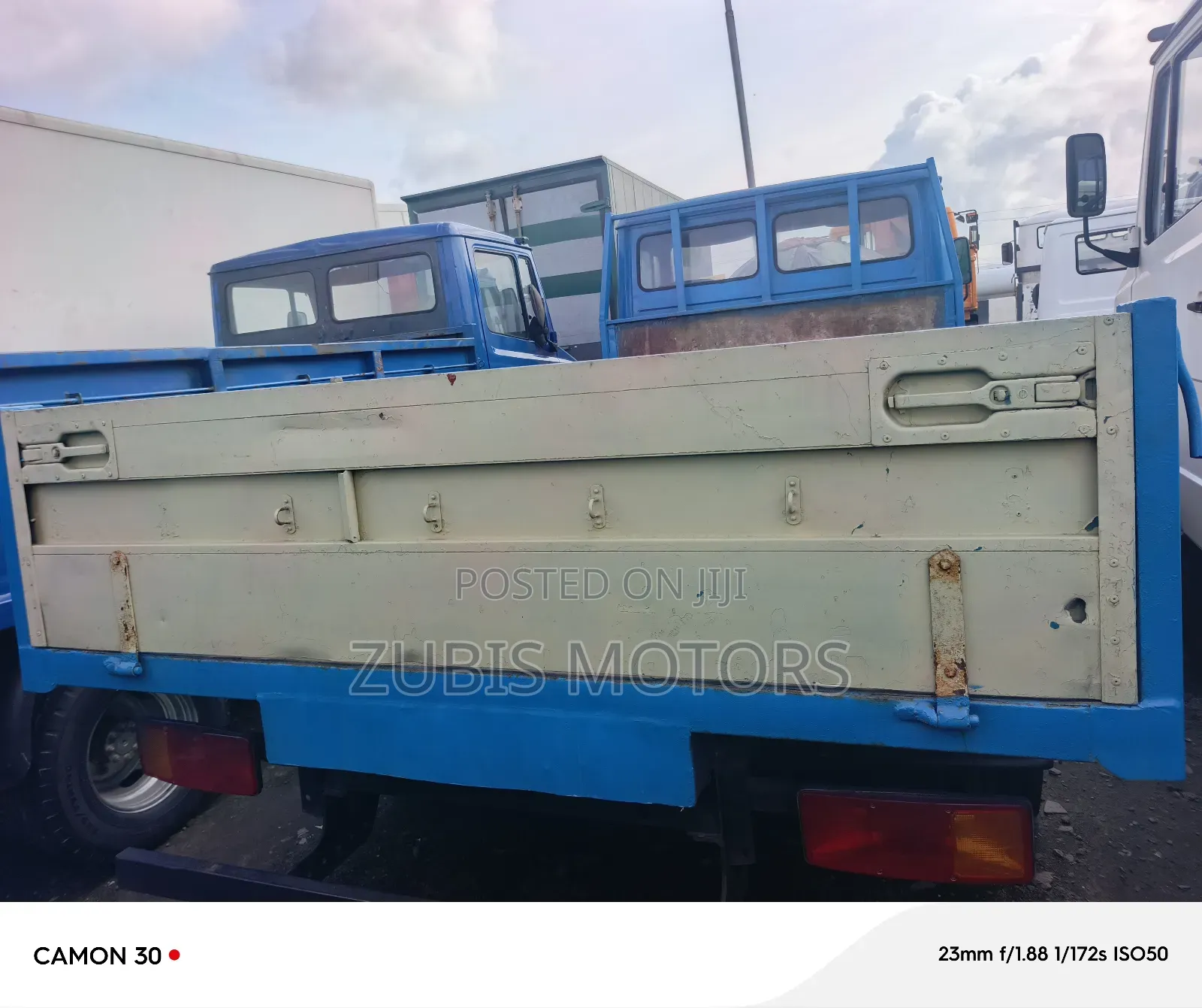 Mercedes 711d 
Diesel Engine Truck
6 Tire