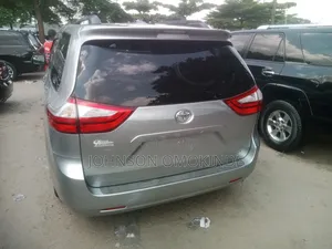 Toyota Sienna Limited 7 Passenger (3.5L 6cyl 6A) 2016 Silver