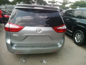 Toyota Sienna Limited 7 Passenger (3.5L 6cyl 6A) 2016 Silver