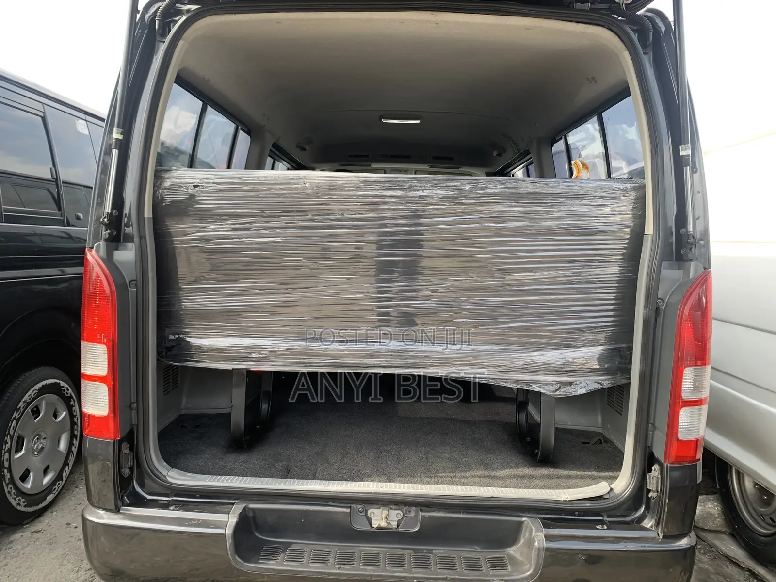 Toyota HiAce 2012 Black
