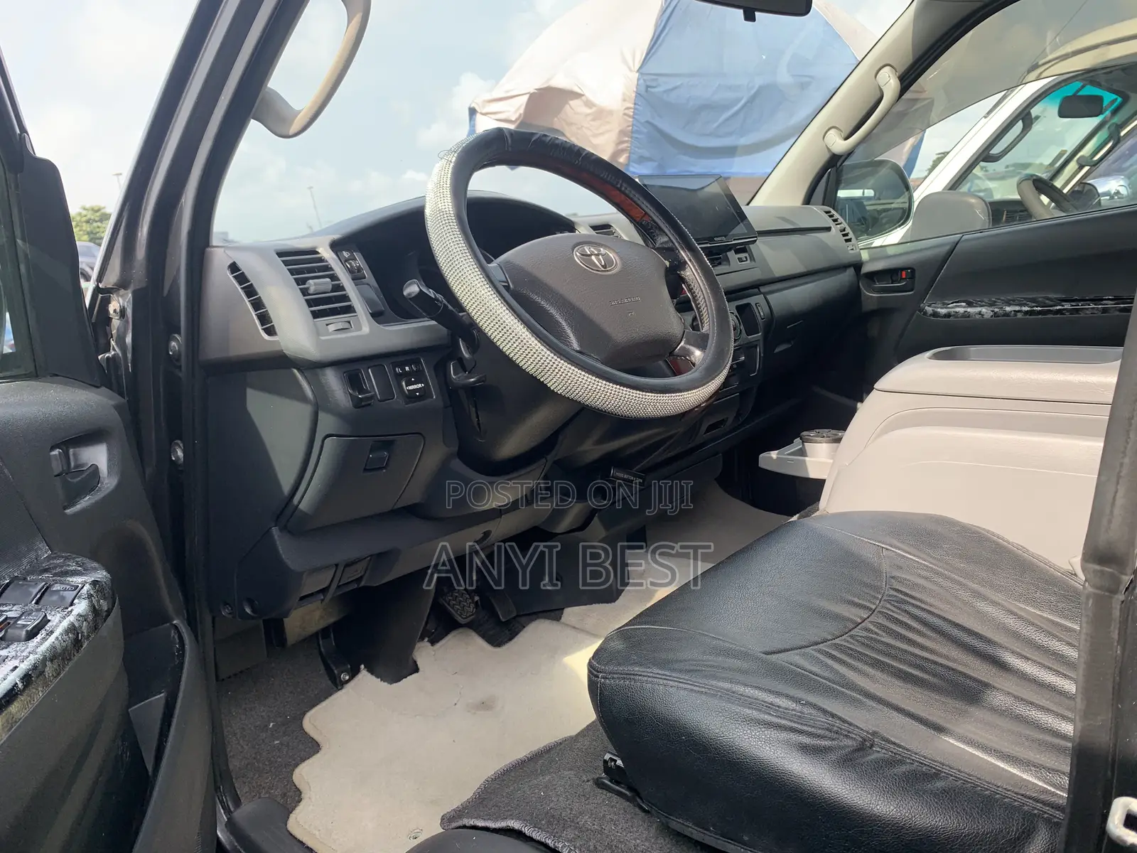 Toyota HiAce 2012 Black
