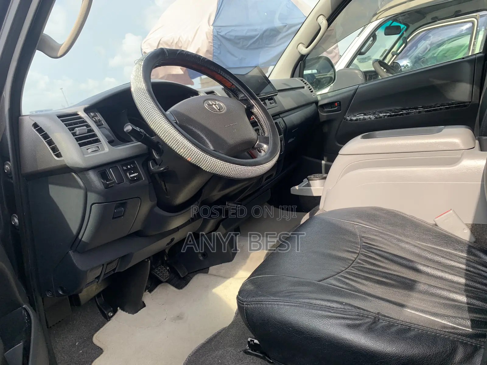 Toyota HiAce 2012 Black