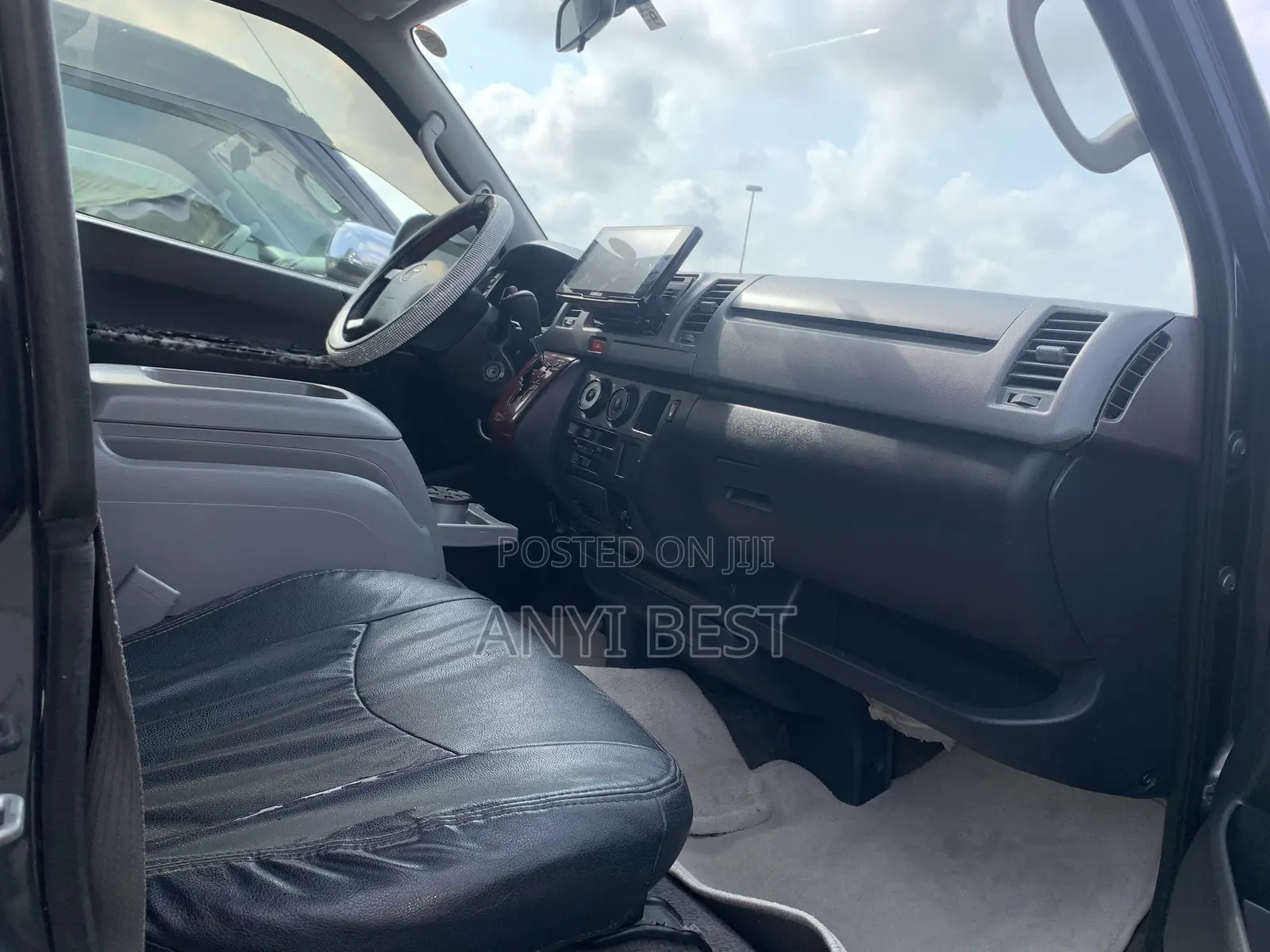 Toyota HiAce 2012 Black