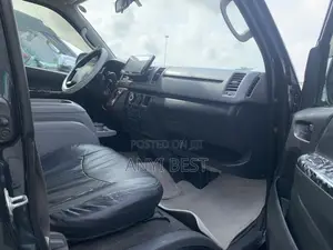 Toyota HiAce 2012 Black