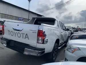 Toyota Hilux 2018 White