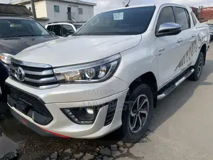 Toyota Hilux 2018 White