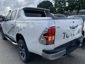 Toyota Hilux 2018 White