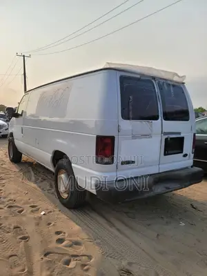 Ford E-250 Van 2005 White