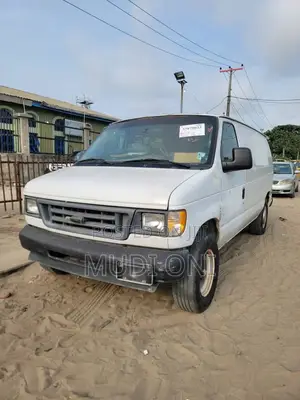 Ford E-250 Van 2005 White