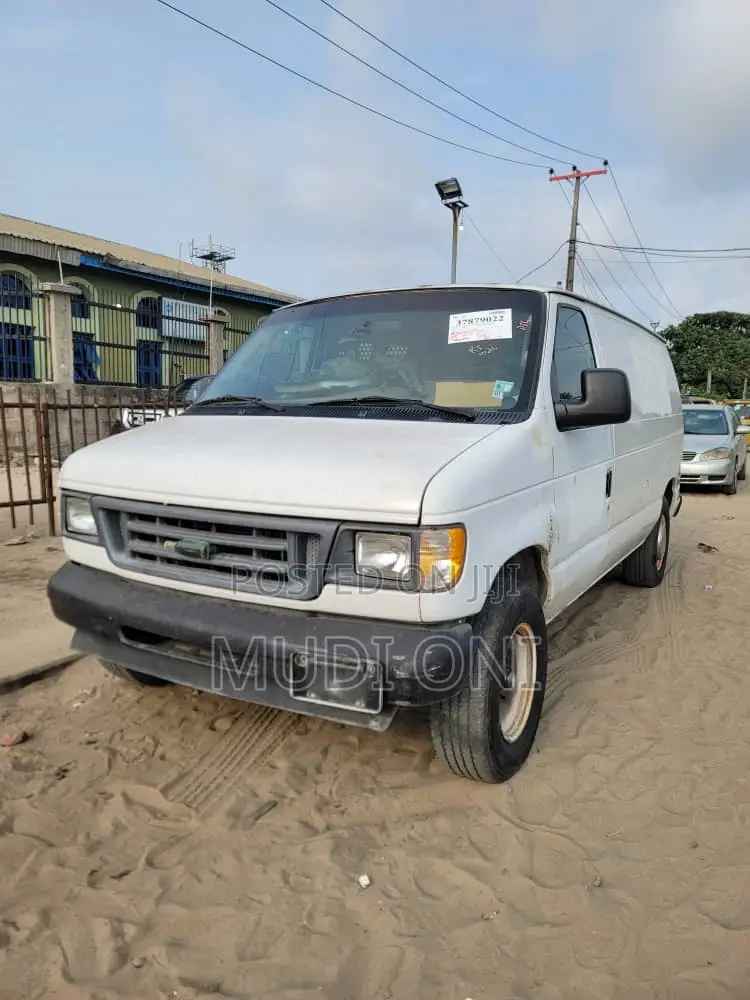 Ford E-250 Van 2005 White