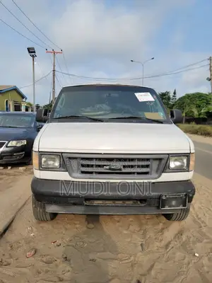 Ford E-250 Van 2005 White
