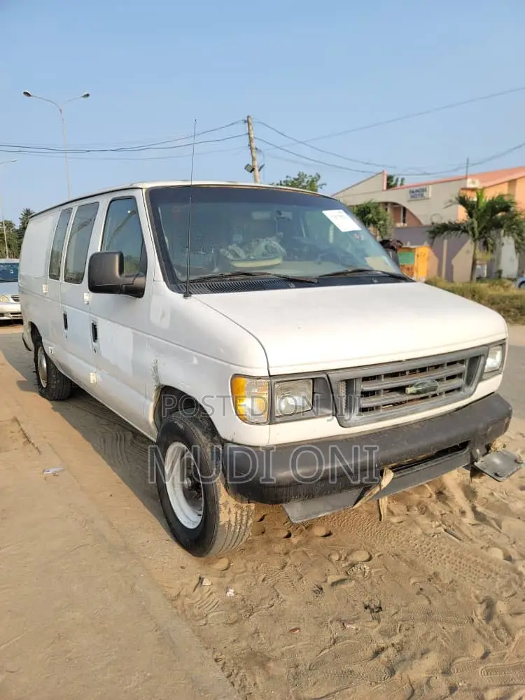 Ford E-250 Van 2005 White