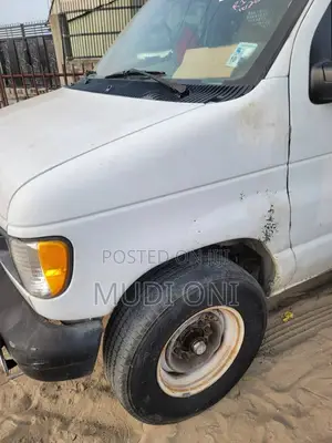 Ford E-250 Van 2005 White