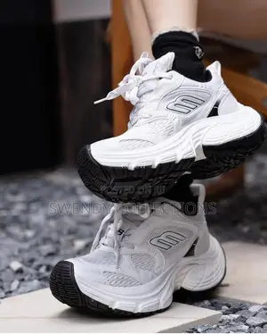 High Quality White Trending Sneakers