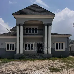 New Listing : 5 Bedroom Fully Detached Pentfloor for Sale