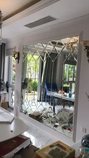 Glass Dealer