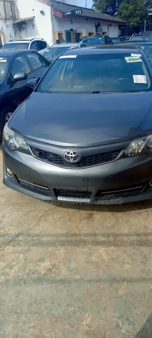 Toyota Camry SE 4dr Sedan (2.5L 4cyl 6A) 2013 Gray